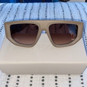 dezi backtrack sunglasses in matte stone